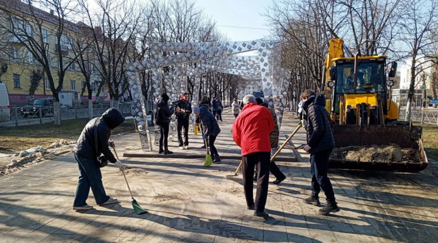В Брянске очистили от мусора зеленые зоны города и места воинских захоронений
