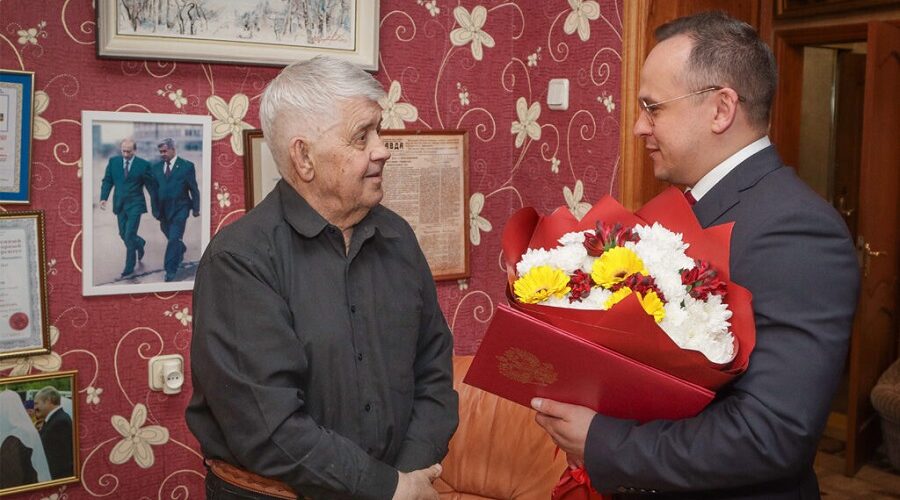 Поздравление Юрия Лодкина с 88-летием от главы Советского района