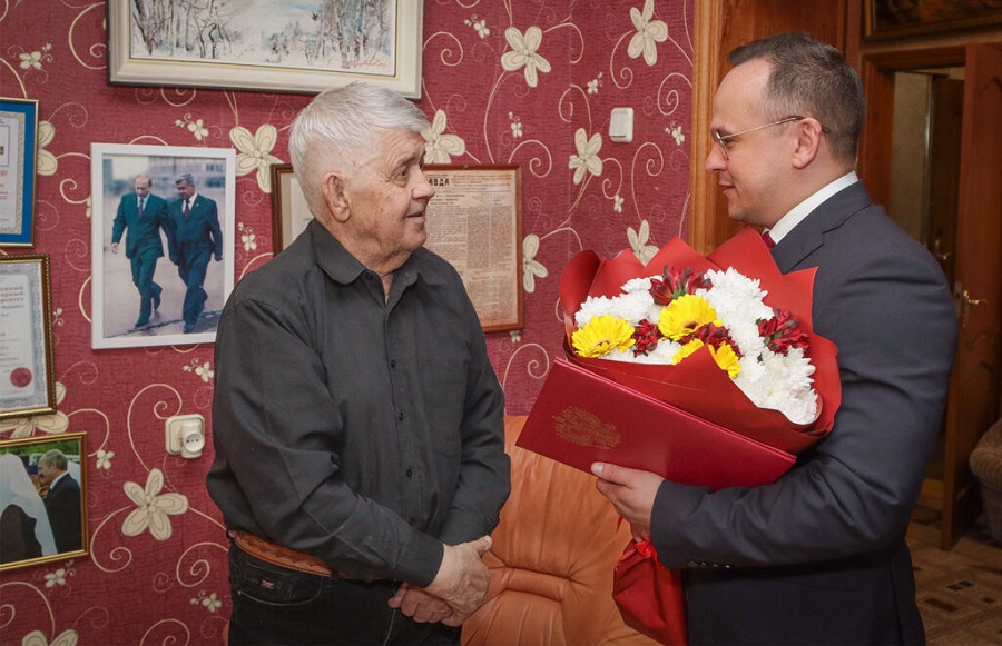 Поздравление Юрия Лодкина с 88-летием от главы Советского района