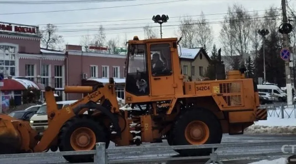 В Брянске продолжается вывоз снега с дорог и улиц