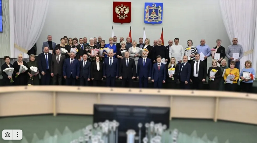 Глава региона поздравил работников и ветеранов ЖКХ в их профессиональный праздник