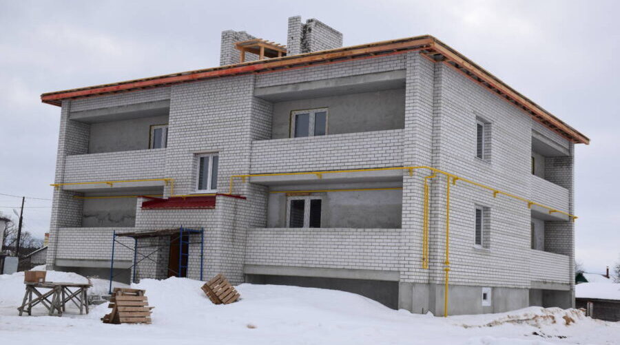 На Брянщине в Климовском районе детям-сиротам выделили 14 новых квартир