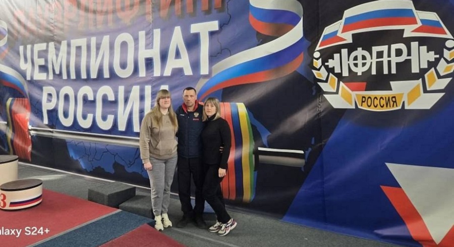 Брянские спортсмены участвовали в чемпионате России по пауэрлифтингу