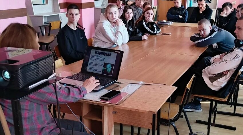 Для злынковских студентов провели мероприятие «Наркотикам — нет!»