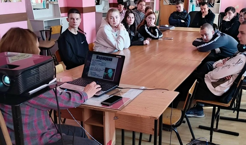 Для злынковских студентов провели мероприятие «Наркотикам — нет!»