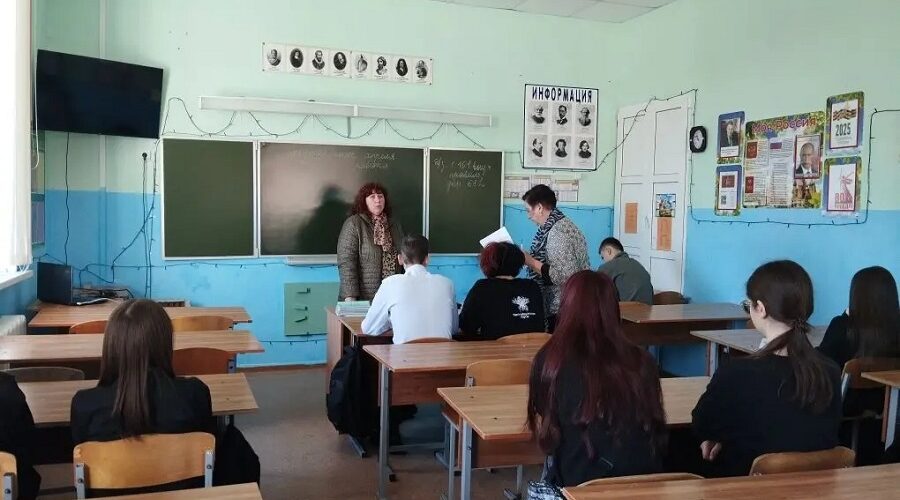 Злынковские школьники встретились с представителями Злынковского БАТ