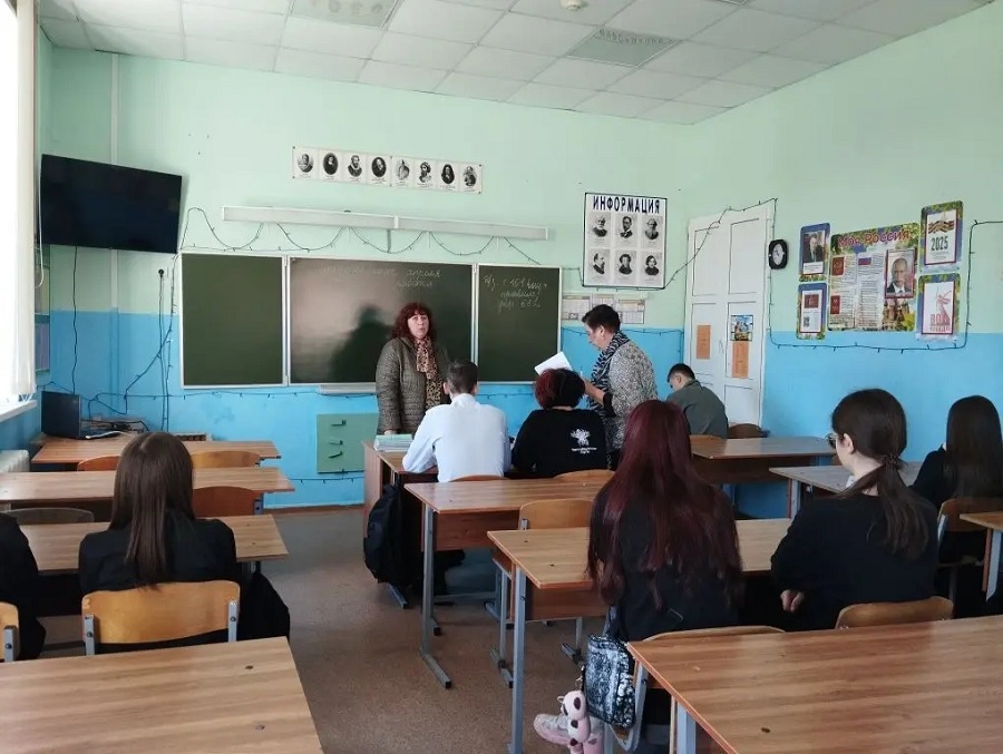 Злынковские школьники встретились с представителями Злынковского БАТ