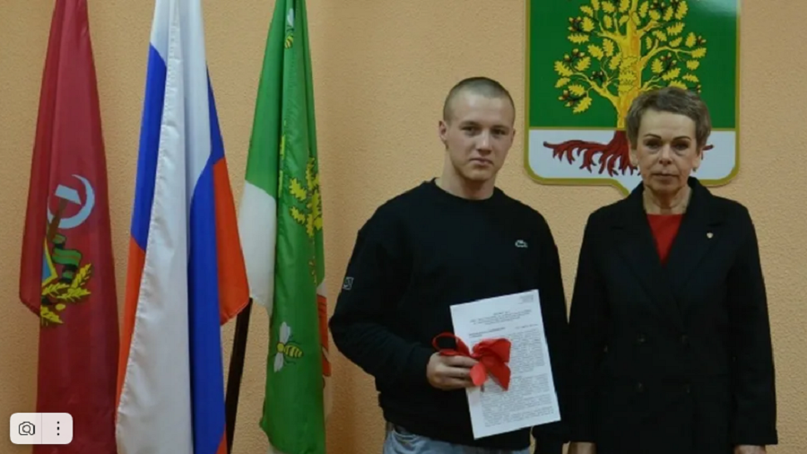 Сирота из Гордеевского района получил ключи от новой квартиры