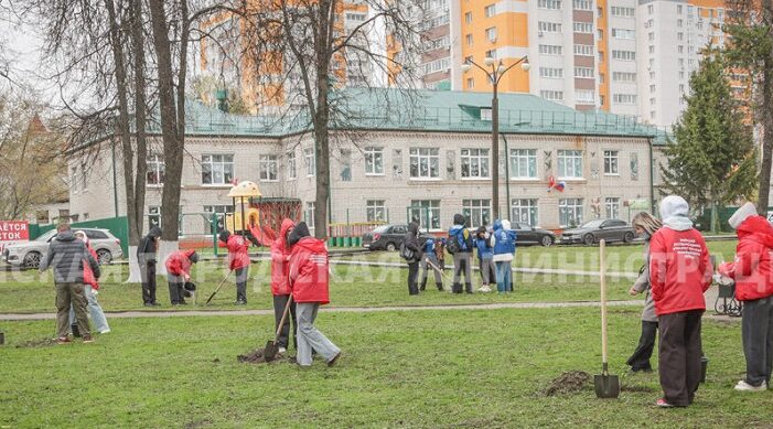 Брянская городская администрация провела акцию «Сад памяти»