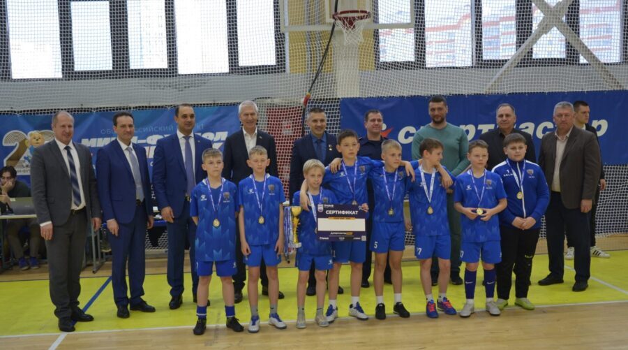 В Брянске состоялись финальные игры по мини-футболу «Спортмастер-Кубок городов»