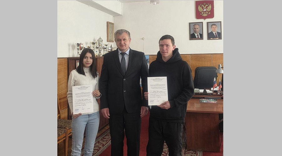 В Унече Брянской области детям-сиротам вручили сертификаты на жилье