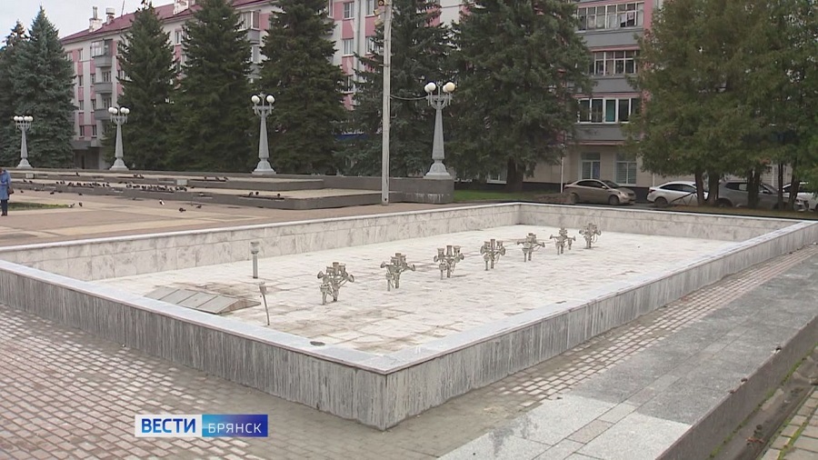 Подготовка фонтанов в Брянске к открытию сезона