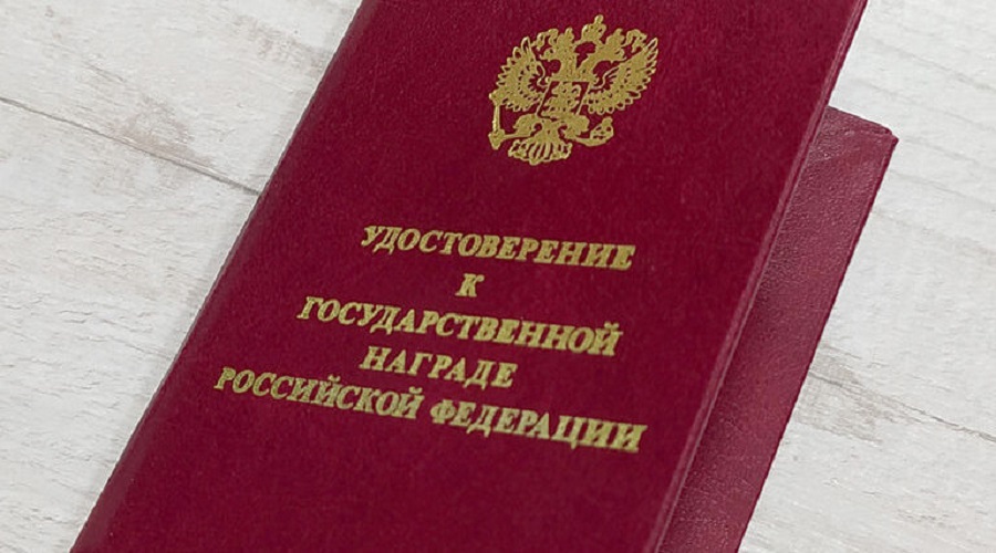 Губернатор поздравил жительниц Брянской области с государственными наградами