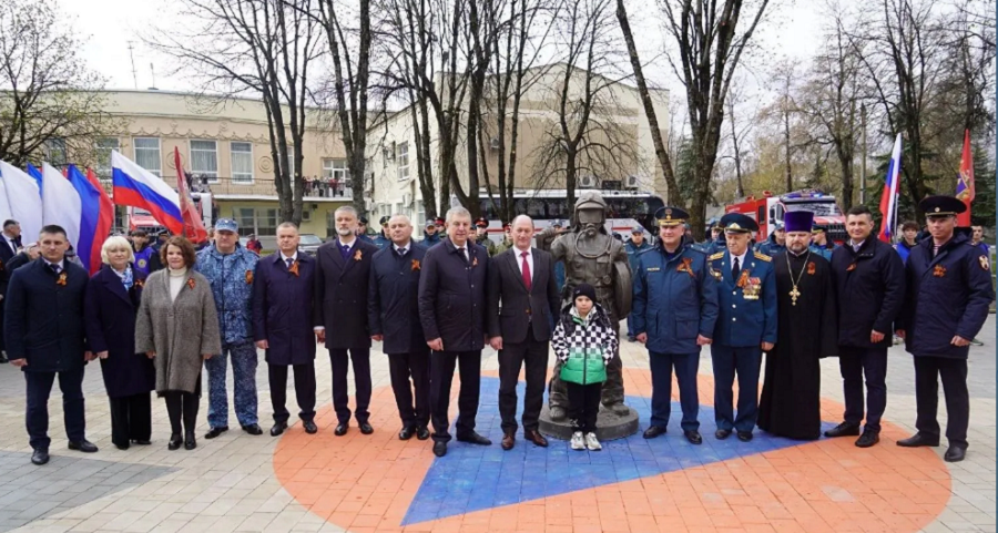 Памятник огнеборцу в Брянске: дань мужеству пожарных