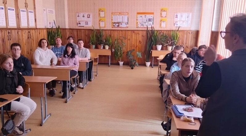 В филиале Злынковского техникума  прошел час общения с психологом