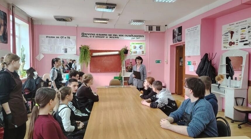 Для злынковских студентов провели профориентационное занятие