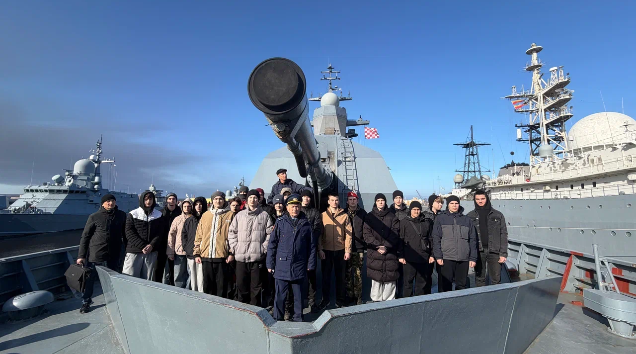 Курсанты брянского клуба «Резерв» побывали в легендарной военно-морской академии