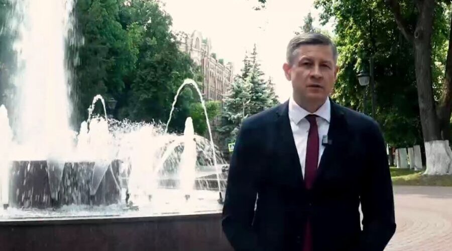 Глава Брянщины поздравил выпускников региона с последним звонком