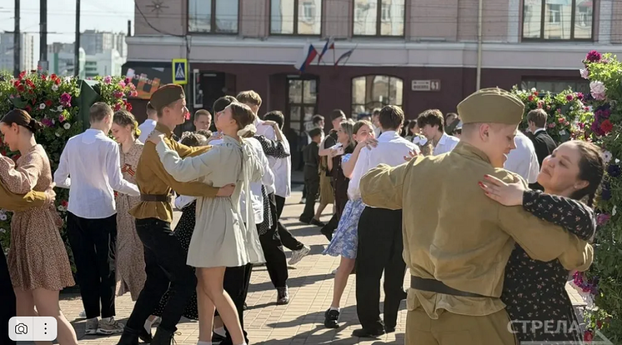 Вальс Победы в Брянске: акция в честь подвига народа