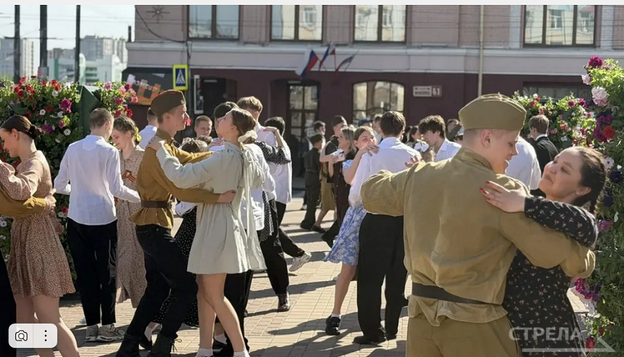 Вальс Победы в Брянске: акция в честь подвига народа