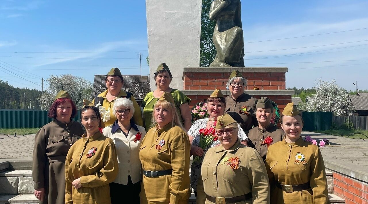 Злынковские участники «Активного долголетия» побывали в поселке Вышков
