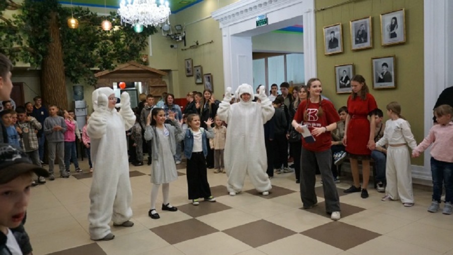 В Брянском театре кукол отметили Международный день защиты детей