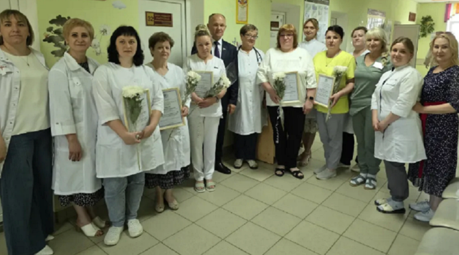 Депутат Госдумы побывал в Брасовском районе и встретился с медперсоналом