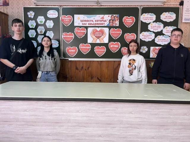 Злынковские студенты говорили  о ценностях, что нас объединяют