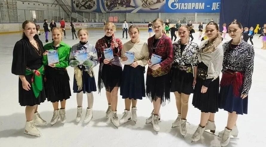 Юные брянские фигуристы подарили зрителям праздник