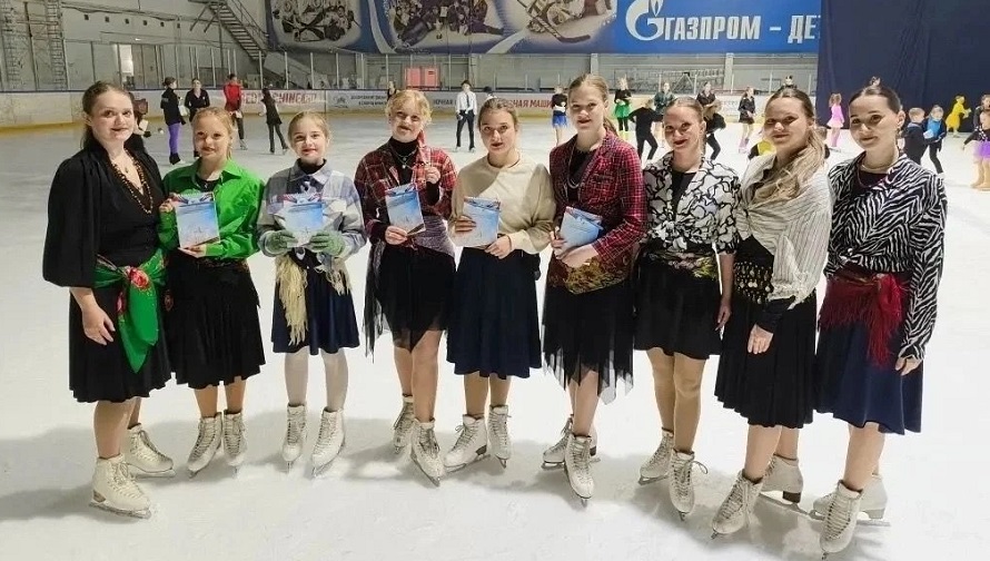 Юные брянские фигуристы подарили зрителям праздник