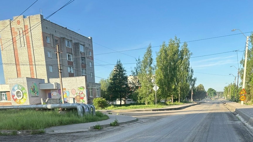 В Брянске идет капитальный ремонт автодороги по улице Брянской