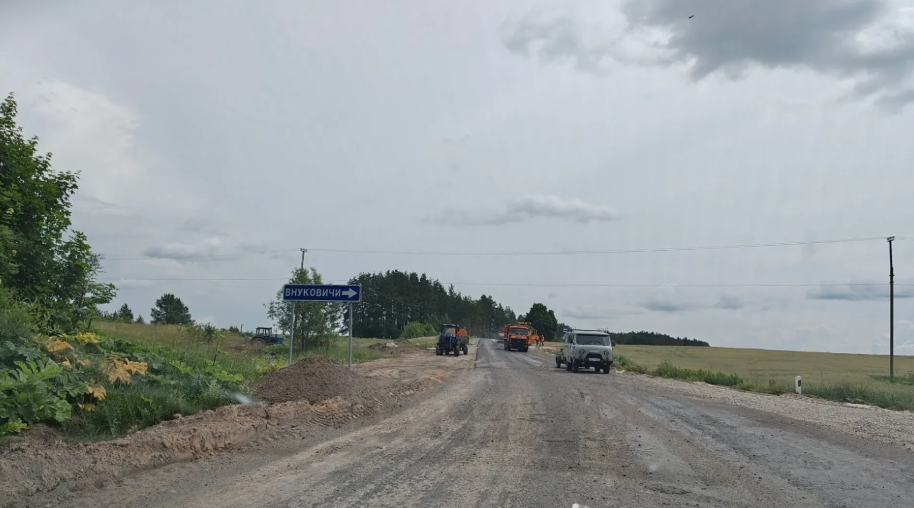 В Новозыбковском округе Брянщины  продолжается ремонт дороги
