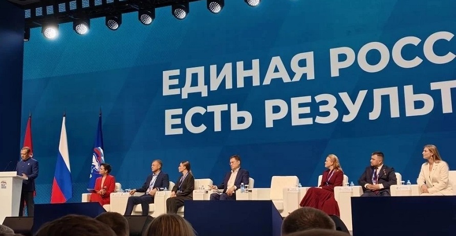 Глава Брянщины Егор Ковальчук участвует в пленарном заседании форума Единой России