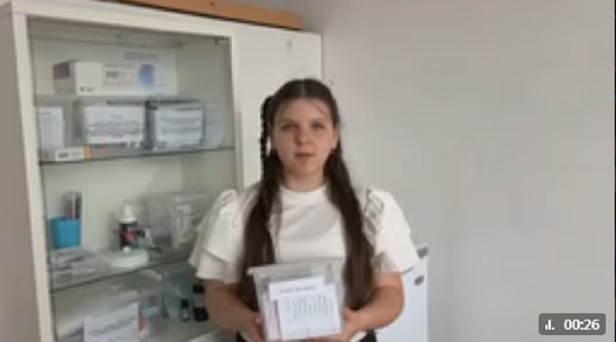 Школьники поздравили брянских медработников с профессиональным праздником