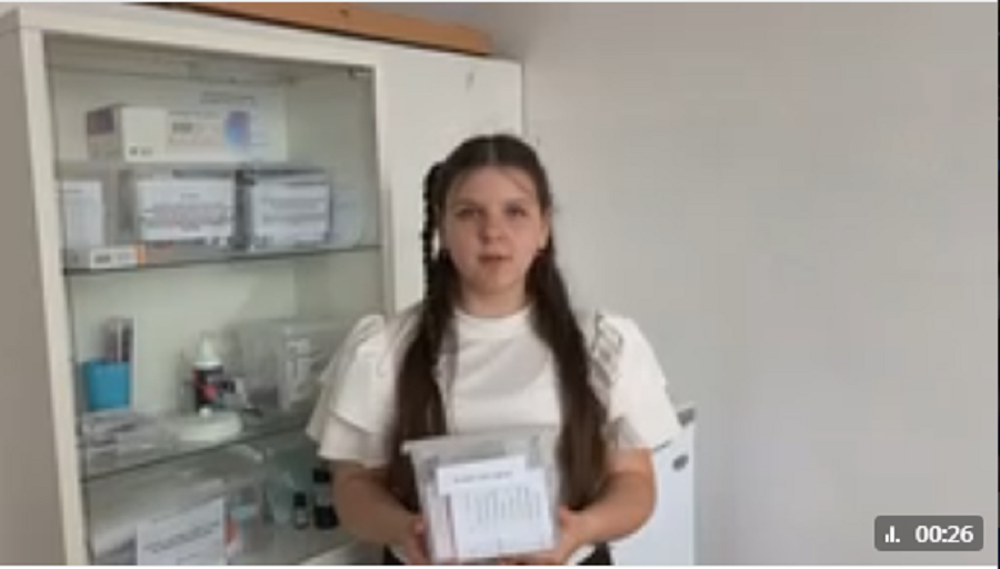 Школьники поздравили брянских медработников с профессиональным праздником
