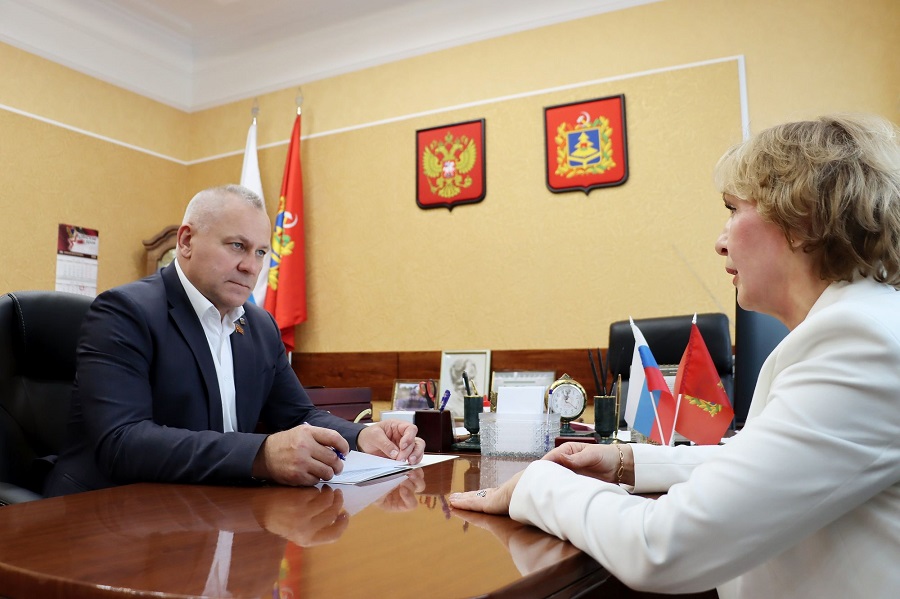 Валентин Суббот обсудил вопросы труда и соцподдержки с главой  профсоюзов региона