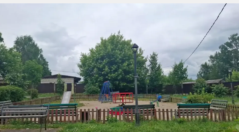 В брянском селе Супонево установили детские игровые комплексы