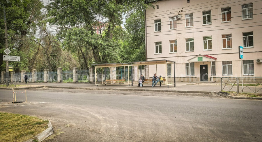 В Брянске на улице Советской появились два новых остановочных комплекса