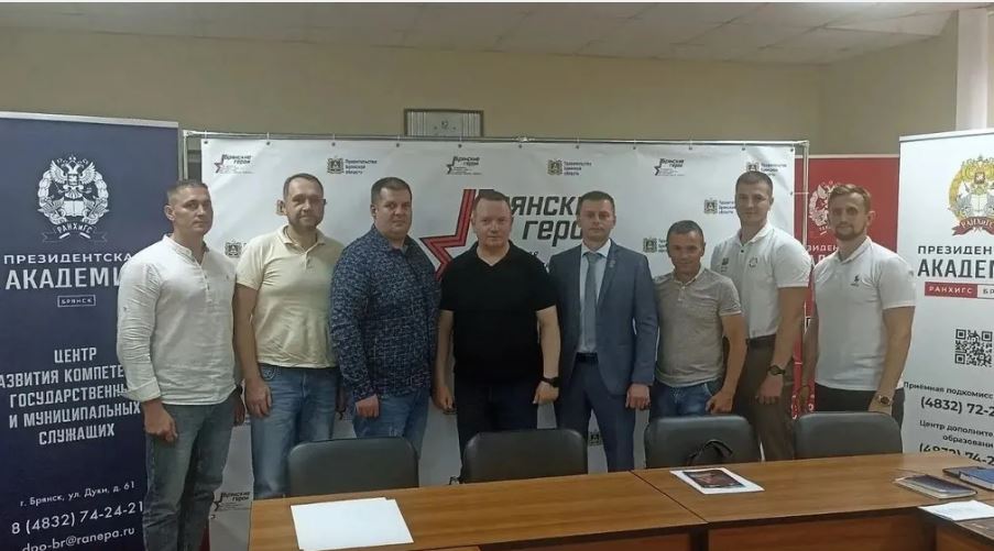 Занятие с «Брянскими героями» провел глава администрации города Сельцо Максим Гришков