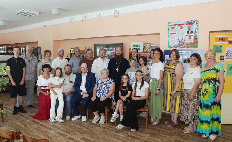 В Злынковской библиотеке прошла презентация книги вышковского писателя