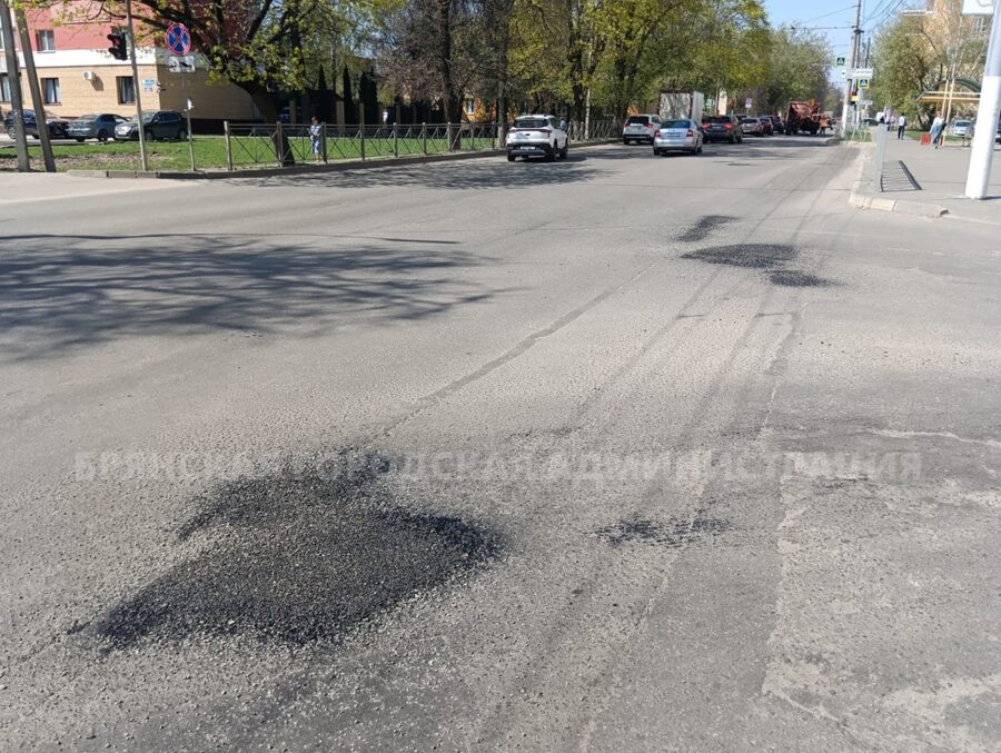 В Брянске восстановлено более 20 400 квадратных метров асфальта