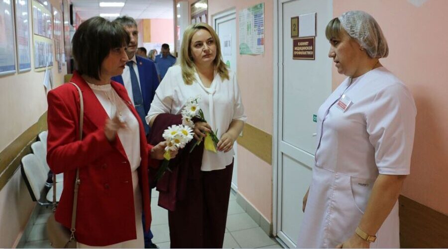 Брянские парламентарии провели выездное заседание в Брасовском районе