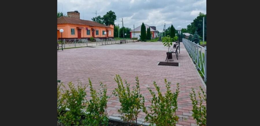 На Брянщине в селе Великая Топаль благоустроили площадь «Связь поколений»