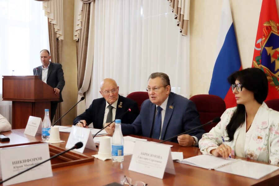 В центре внимания брянских парламентариев — актуальные вопросы образования, науки, культуры и СМИ