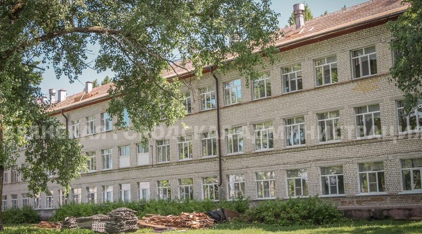 В Брянской школе №21 отремонтируют крышу и спортзал
