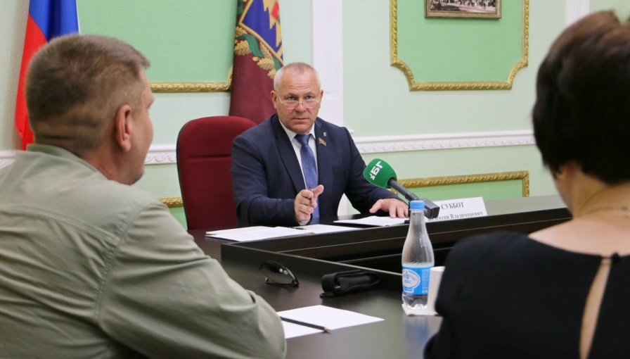 Председатель Брянской областной Думы Валентин Суббот провел прием граждан