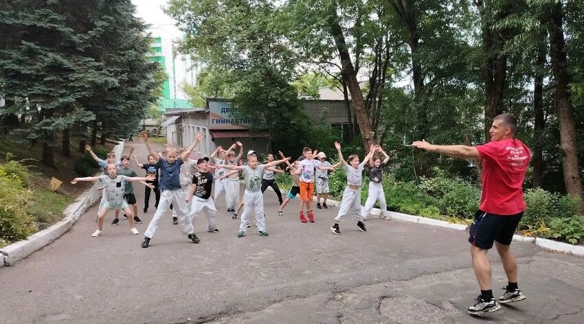 В Брянске прошла зарядка с чемпионом