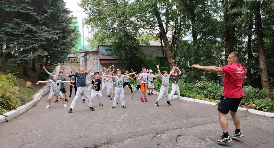 В Брянске прошла зарядка с чемпионом