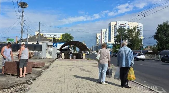 В Брянске возле автовокзала строят остановочную площадку