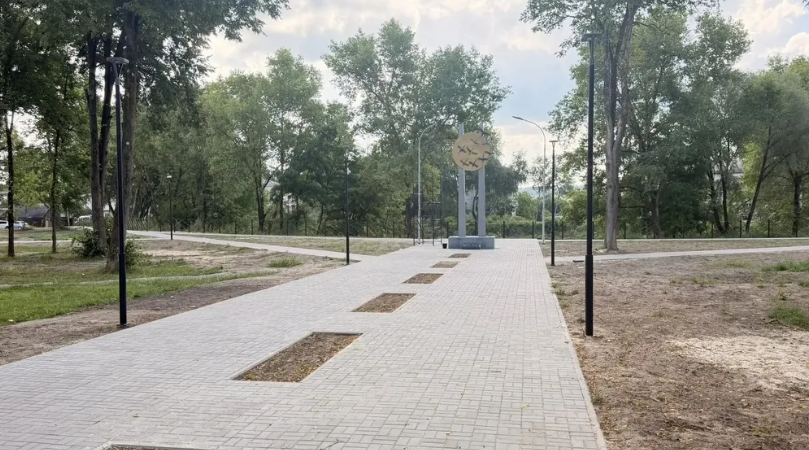 В Клинцах Брянщины благоустраивают сквер